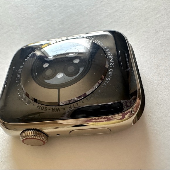 Apple iWatch Series 6 Gold Stainless Steel Case 44mm - Picture 14 of 15